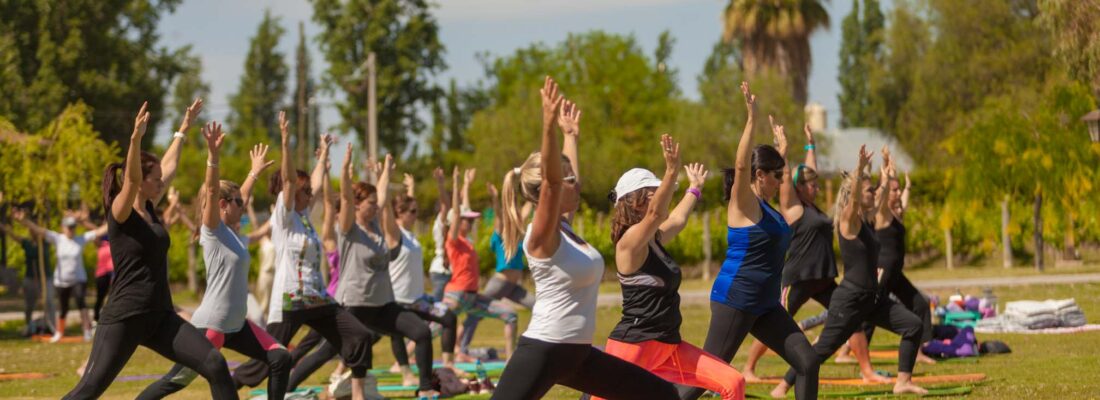 Yoga por los Caminos del Vino recibe la primavera en Club Tapiz